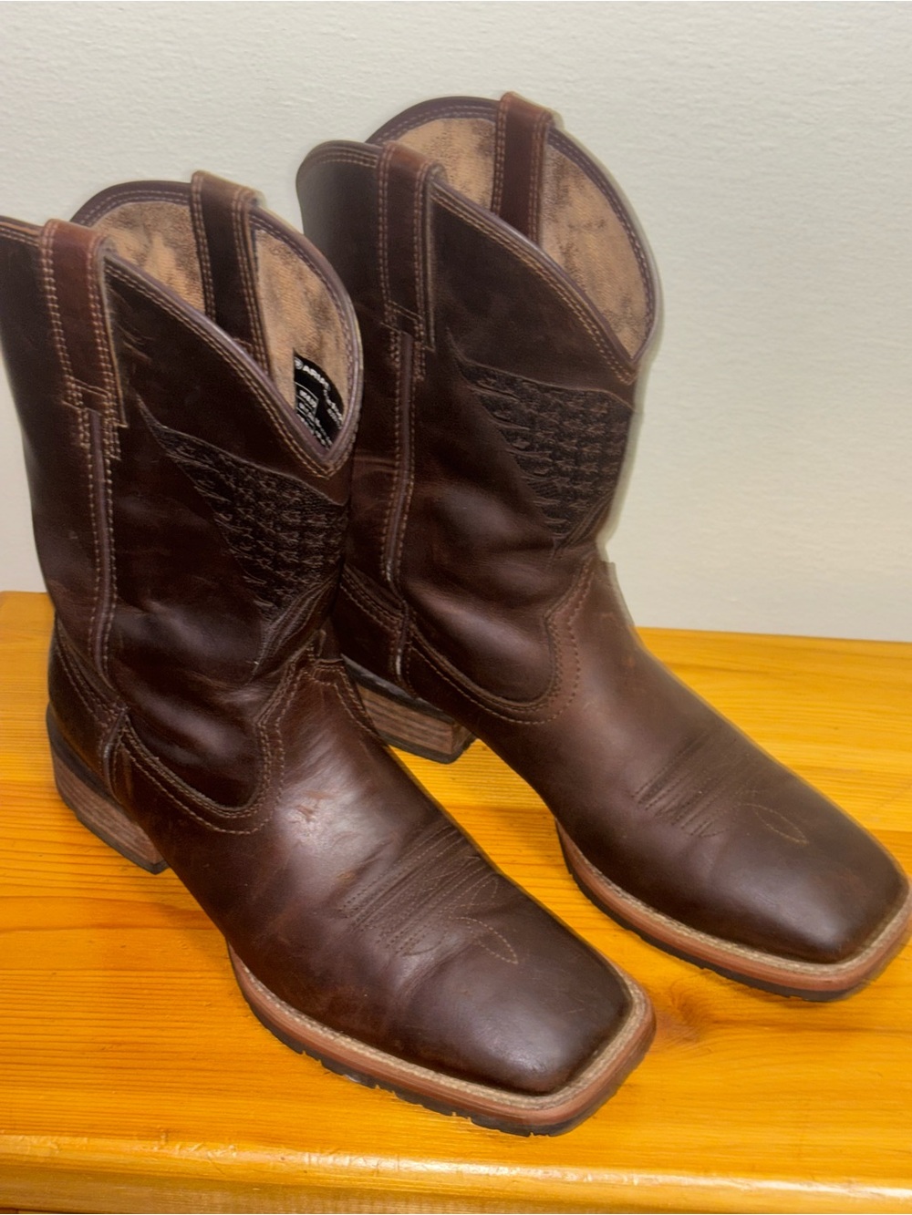 Ariat Men's Hybrid Fly High Western Boot Distressed Brown, Men’s  8.5D  10040419